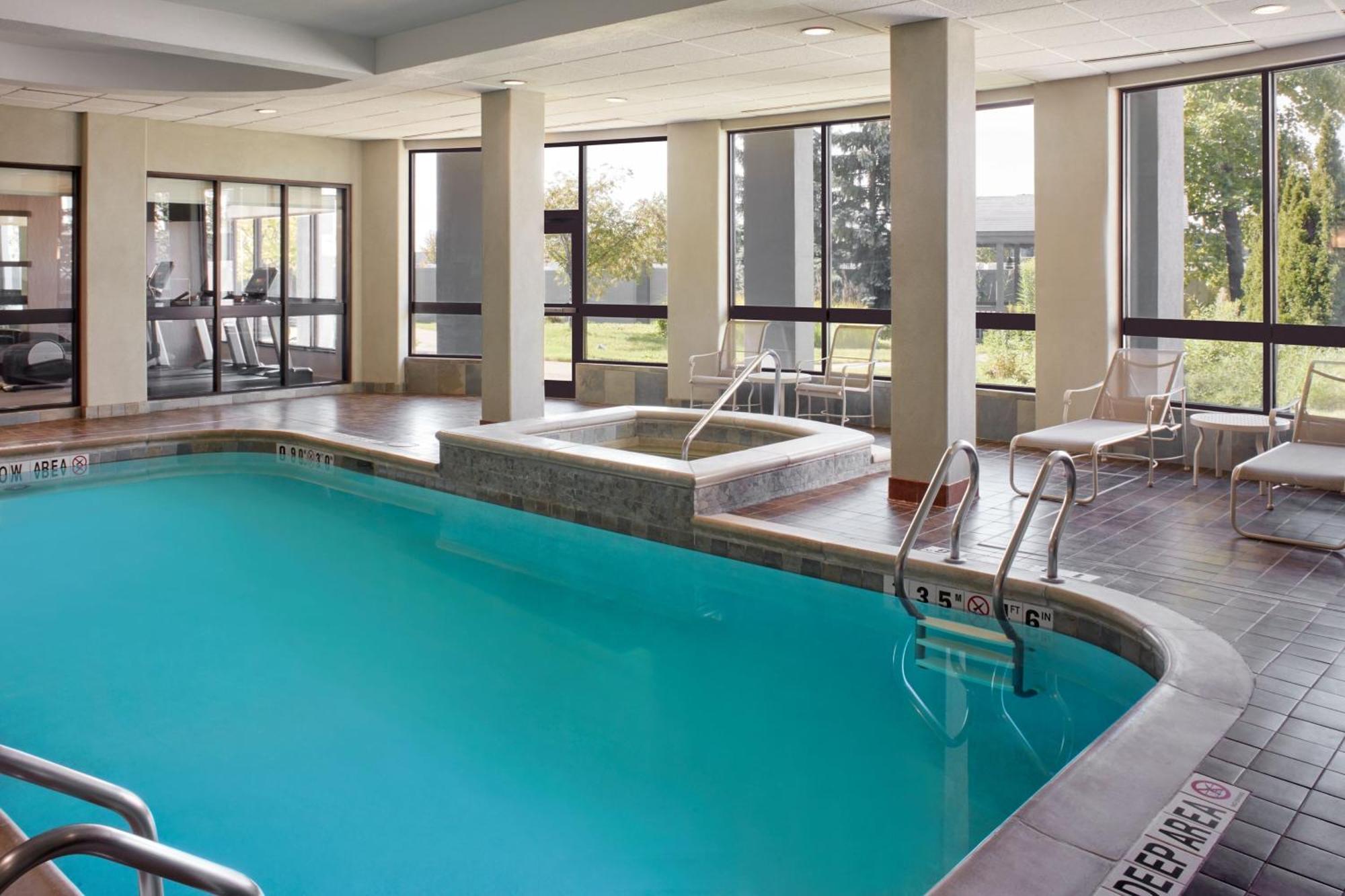 מלון Courtyard By Marriott Mississauga-Airport Corporate Centre West מראה חיצוני תמונה