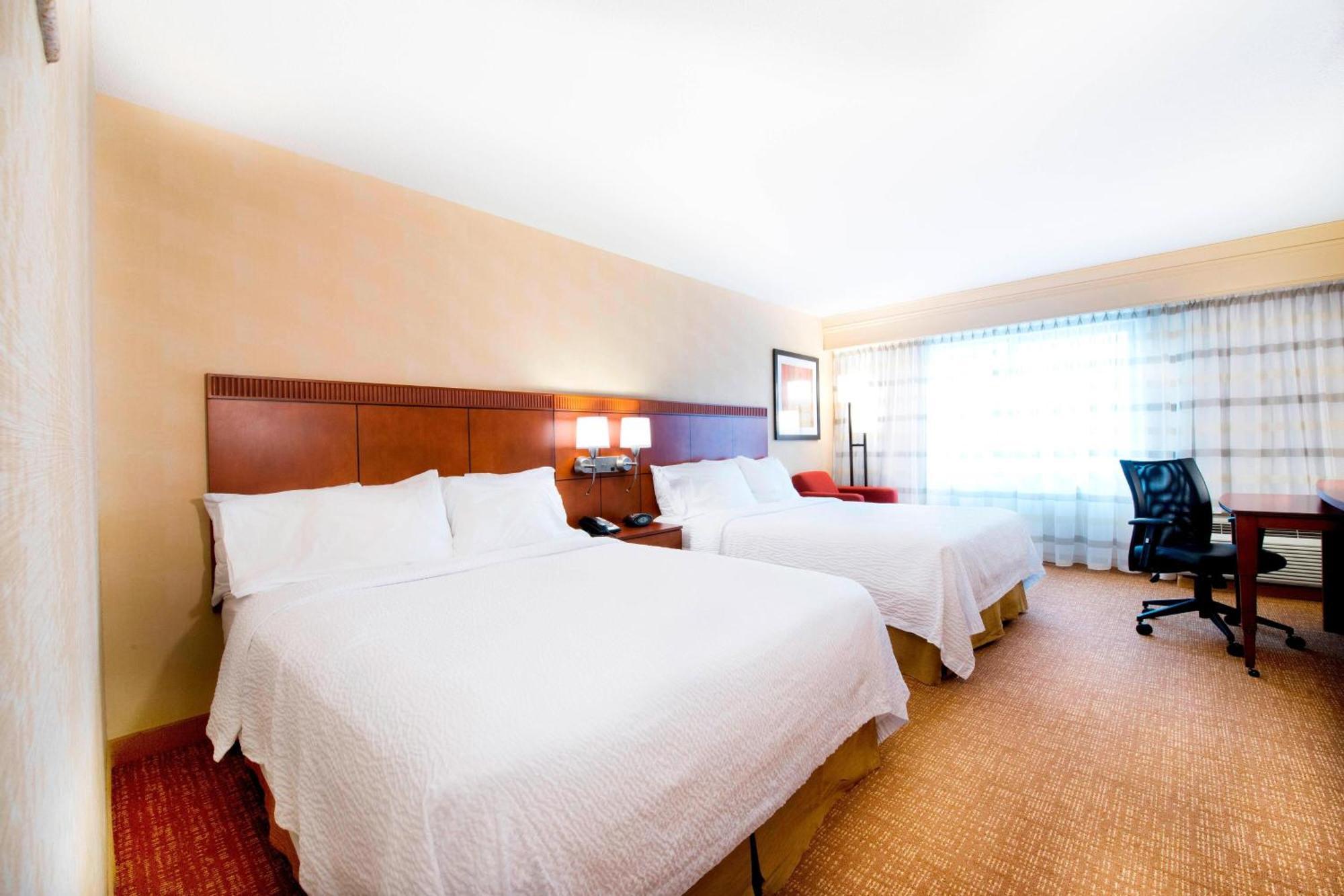 מלון Courtyard By Marriott Mississauga-Airport Corporate Centre West מראה חיצוני תמונה